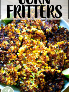 一盘刚炸好的玉米油条。