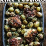 一个架空的盘sheetpan鸡肉和土豆。