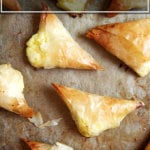 一个平底锅just-roasted tiropitas。