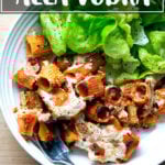 一碗刚刚烤通心粉真主安拉伏特加沙拉。