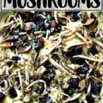 一锅玉米粥，上面有烤蘑菇。