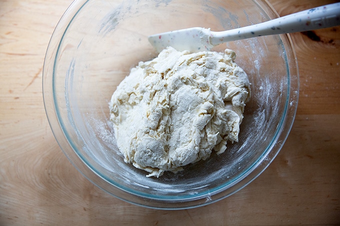 一碗蓬松,糊涂椒盐卷饼卷面团。