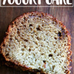 刚刚烤applesauce-yogurt蛋糕。