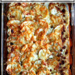 土豆9 x13-inch烘焙奶油烤菜菜。