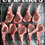 Un-broiled羊排烤盘。