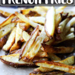 一堆自制的法式炸薯条。