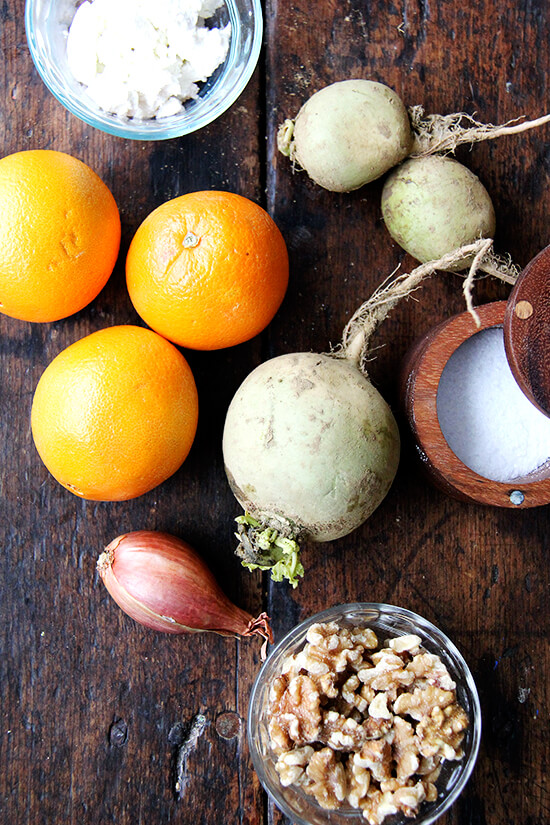 西瓜萝卜与山羊奶酪、盐,核桃,青葱。