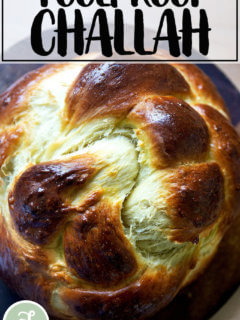 板刚烤出来的面包的香气。