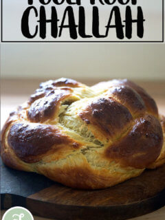 板刚烤出来的面包的香气。