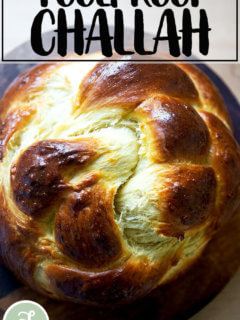 板刚烤出来的面包的香气。