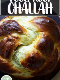 板刚烤出来的面包的香气。