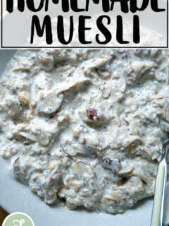 伯奇主义分子的一碗牛奶什锦早餐。