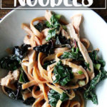 一盘芝麻面条。