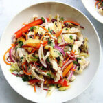 泰式鸡肉和卷心菜沙拉