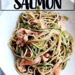 一碗荞麦面与ginger-sesame鲑鱼。