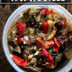 一夸脱的容器烤炖菜。