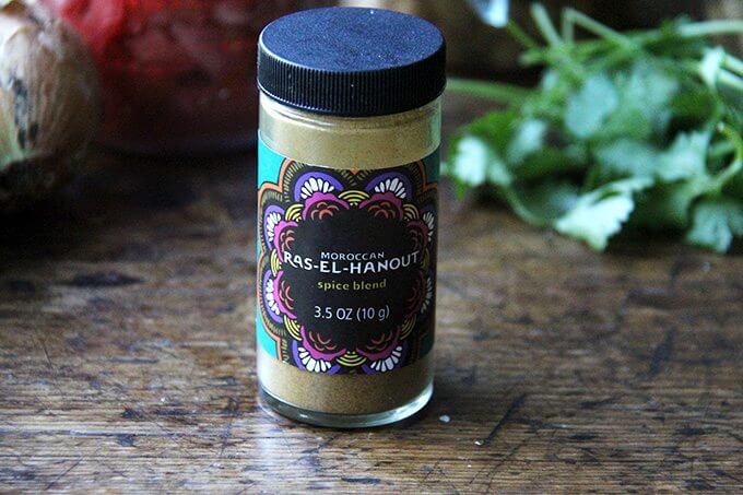 一罐ras-el-hanout。