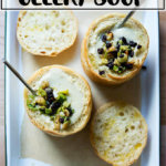 芹菜的开销的一碗奶油汤。