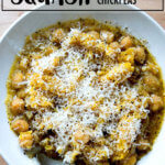 一碗有大蒜味的鹰嘴豆冠上用烤鱼翅瓜。