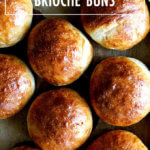 刚刚烤蛋糕的sheetpan馒头。