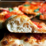 一片的侧面图玛格丽塔披萨烤烘焙钢。