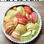 一个架空的一个未成熟的法国苹果馅饼。