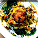 一碗“泰国咖喱鸡饭和菠菜。