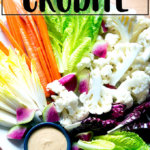 与下降盘蔬菜沙拉。