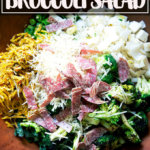 一碗碎腰果沙拉。