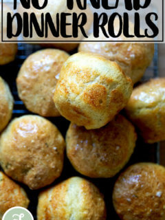 百里香晚餐卷冷却架。