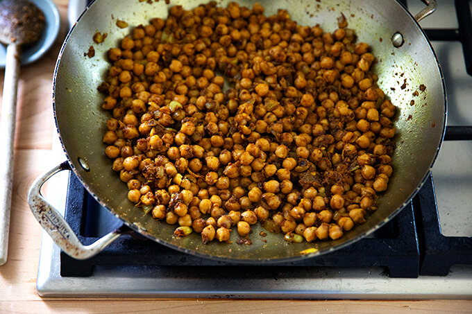 锅控股芳烃、咖喱香料和鹰嘴豆。